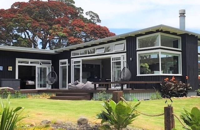 HOT WATER ESCAPE - HOT WATER BEACH HOLIDAY HOME in Hot Water Beach