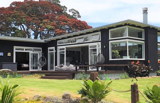 Hot Water Escape - Hot Water Beach Holiday Home