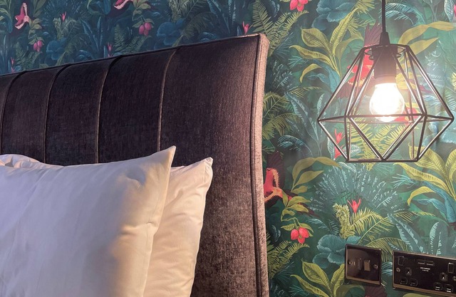 Hotel 105