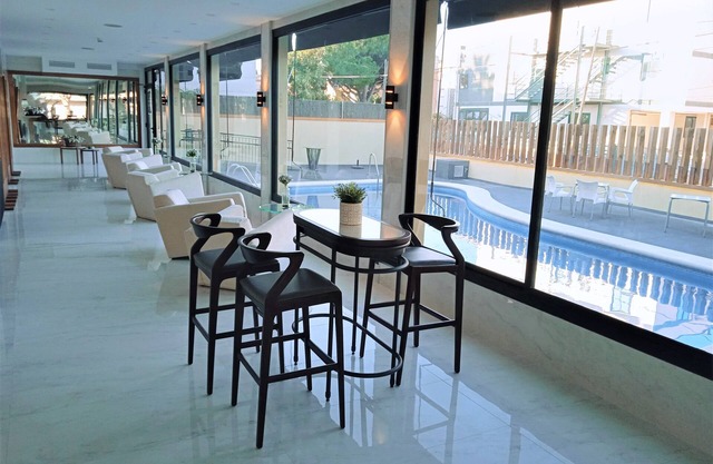 Hotel 153