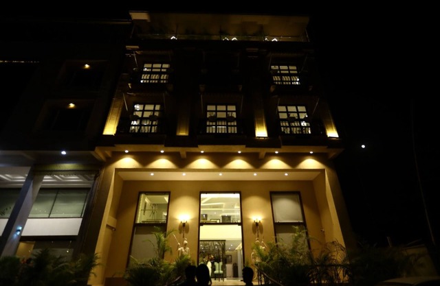 Hotel 18 Keys