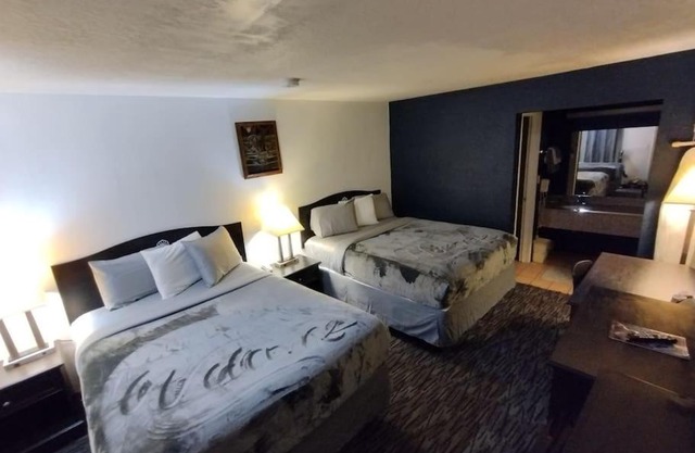 Hotel 2 Queen Beds Hotel Room 126 Wi-Fi Booking