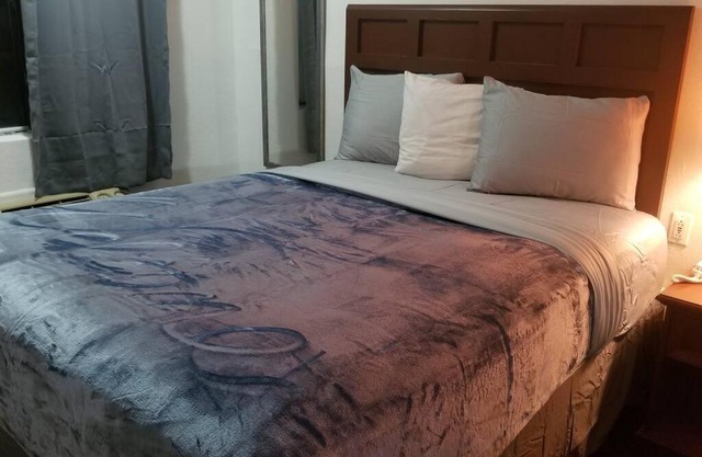 Hotel 2 Queen Beds Room 231 Booking Hot Tub
