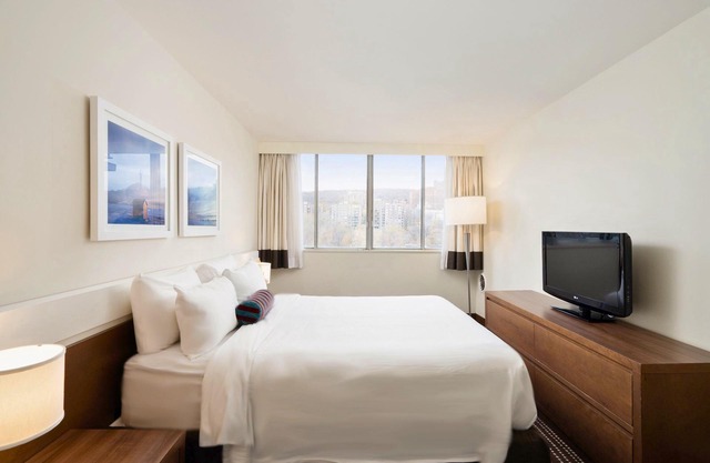 Hotel 2170 Lincoln Downtown Montreal