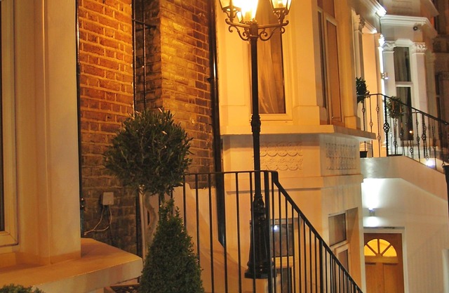 Hotel 65