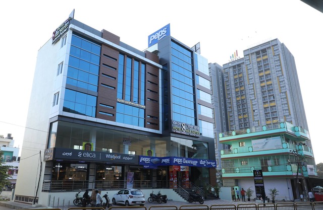 Hotel 8th Mile Suites