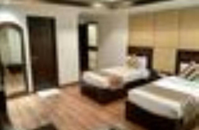 Hotel Aaron Castle (Un hogar lejos del hogar)
