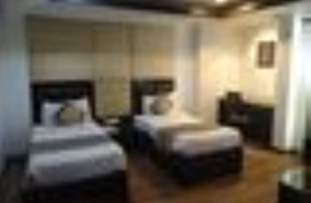 Hotel Aaron Castle (Un hogar lejos del hogar)