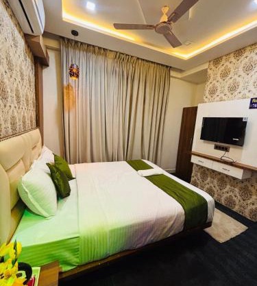 Hotel Adhira's
