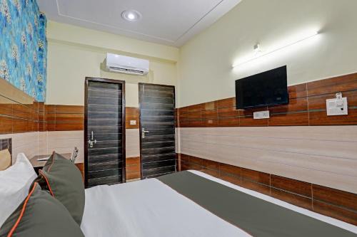 Hotel Aditya Residency Sector 63 Noida