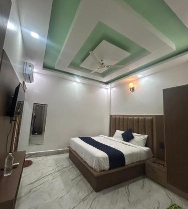 Hotel AG Parkland Near Krishna Janambhoomi