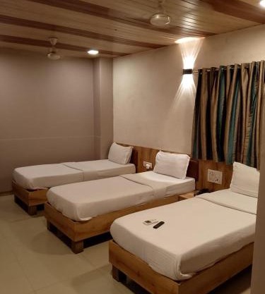 Hotel Airport-intl airport Near to Mumbai Airport & BKC US Consulate