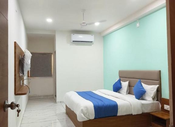 Hotel Akruti Inn