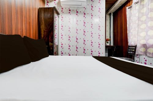 Hotel Amma bhau residency Lokhandwala Complex Andheri west Mumbai