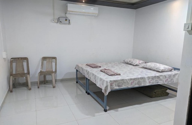 Hotel Anand Niwas Ganpatipule