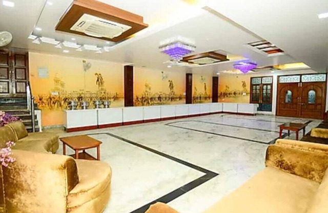 Hotel Awadh Inn