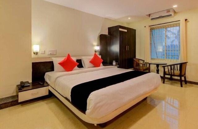 Hotel Beehive Grand