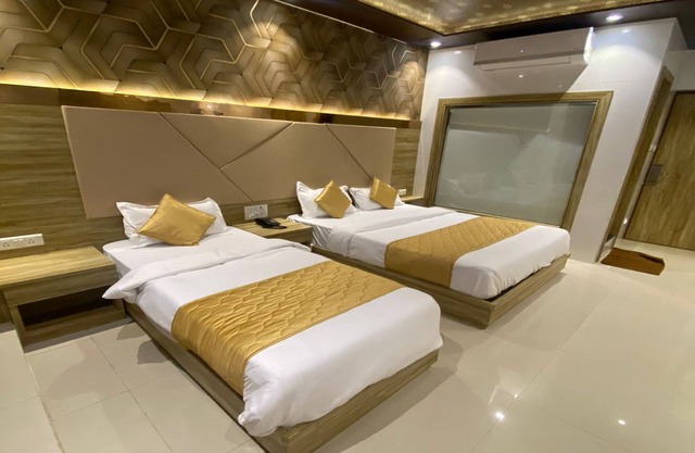 HOTEL BKC CROWN - NEAR TRADE CENTRE