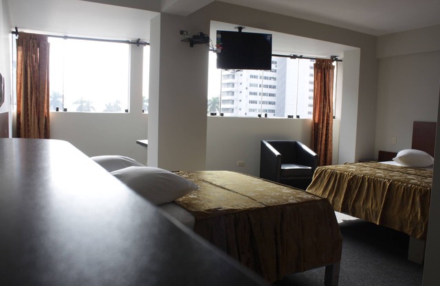 Hotel Bond