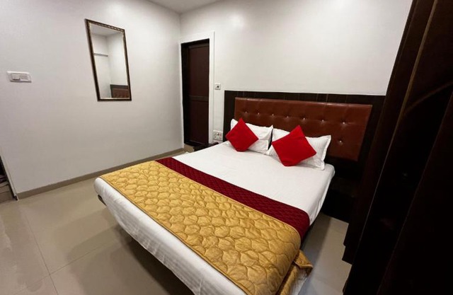 Hotel Borivali Executive - Near Borivali Railway Station