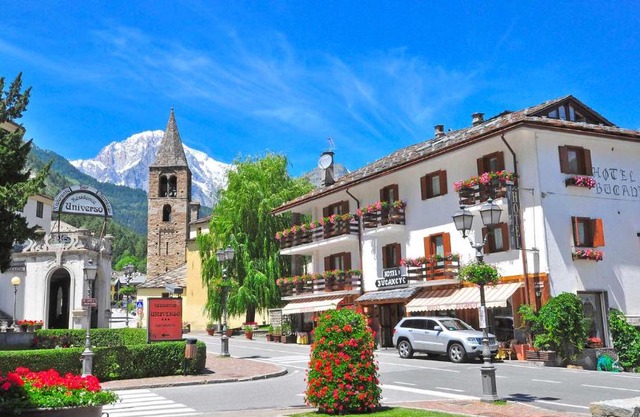 Hotel Bucaneve