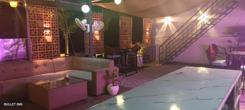 Hotel Bullet Inn