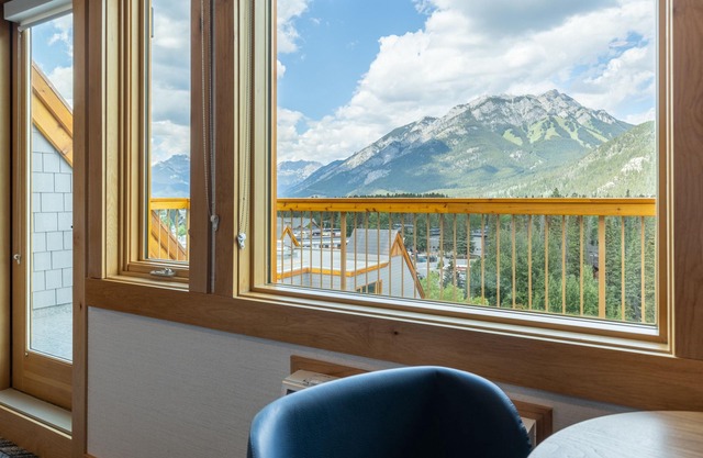 Hotel Canoe and Suites