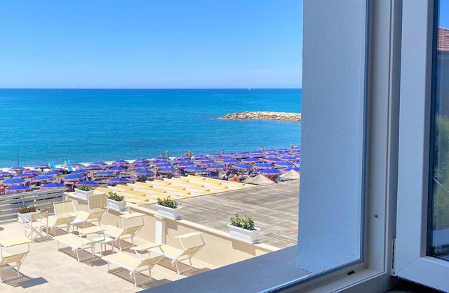 Hotel Cecina Beach