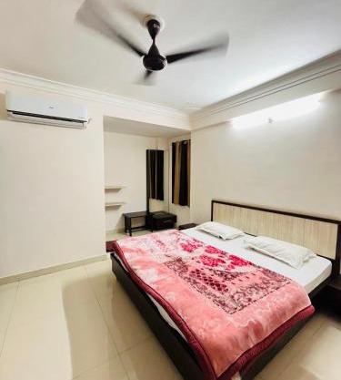 Hotel Chandram - 450mtr I 10min walking from ShreeNath Ji temple Nathdwara 966o9o1oo6