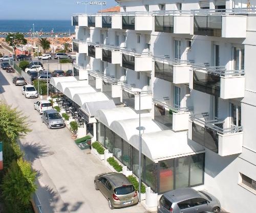 Hotel Ciondolo D'Oro 5 minuti da Rimini Fiera con parcheggio gratuito