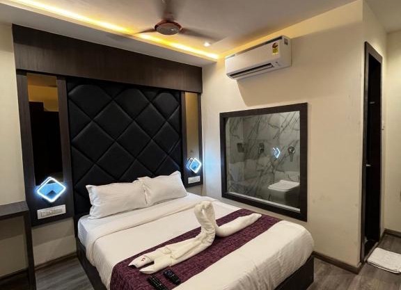 Hotel Classio Andheri - Near DN Nagar Metro Station