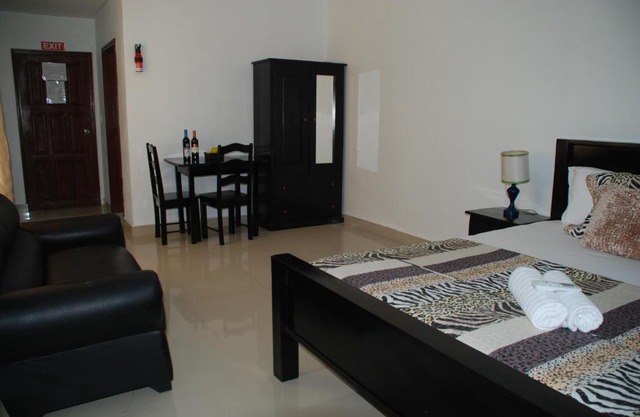 Hotel Coastalbay 2 & Golf Cart Rental