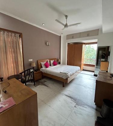 Hotel Corporate Crest - Golf Course Road