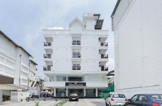 Hotel Crown Suites