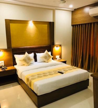 Hotel Crystal Luxury Inn- Bandra