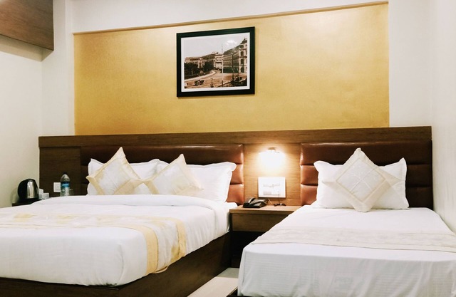 Hotel Crystal Luxury INN