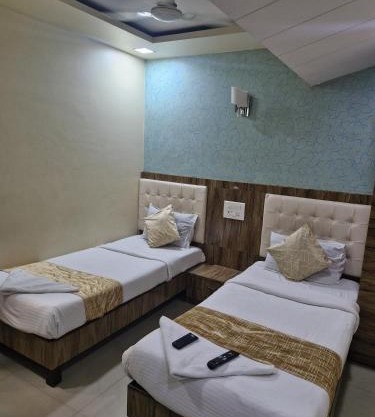 Hotel Crystal Park Near NESCO Exhibition Center