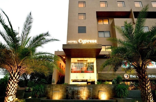 HOTEL CYPRESS
