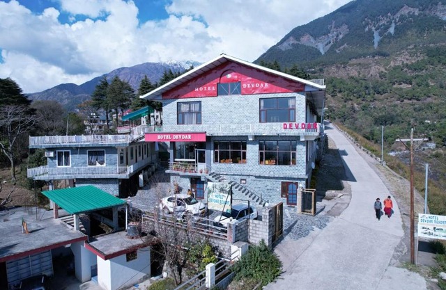 HOTEL DEVDAR RESORT