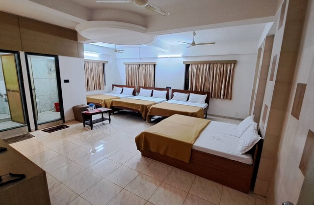 Hotel Dhruv Palace