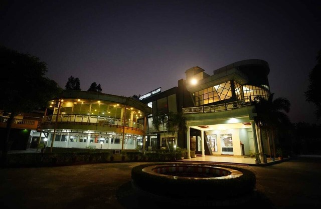 Hotel Drona Palace