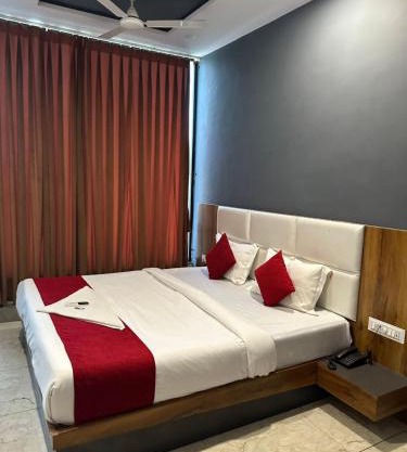 Hotel Dumas Near Airport