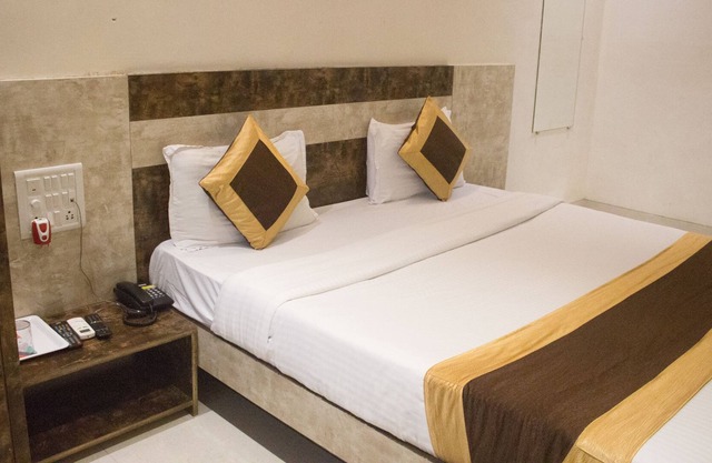 Hotel Embassy Grand