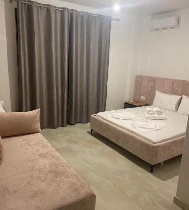 hOTEL EMILY,S