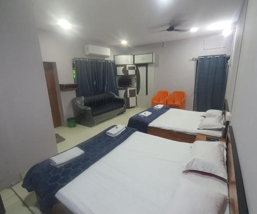 Hotel Family Stay Beside Railway Station