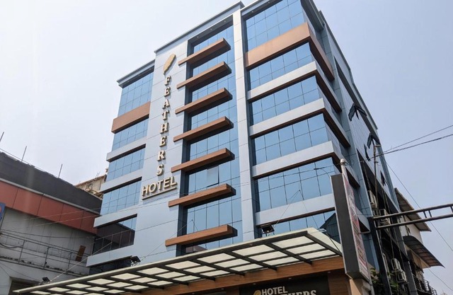 Hotel Feathers