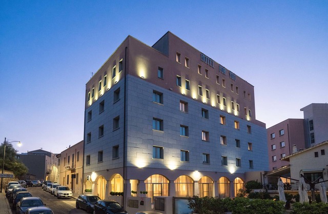 Hotel For You