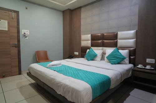 Hotel Galaxy Inn ! 5 Min From Nemcare Hospital !