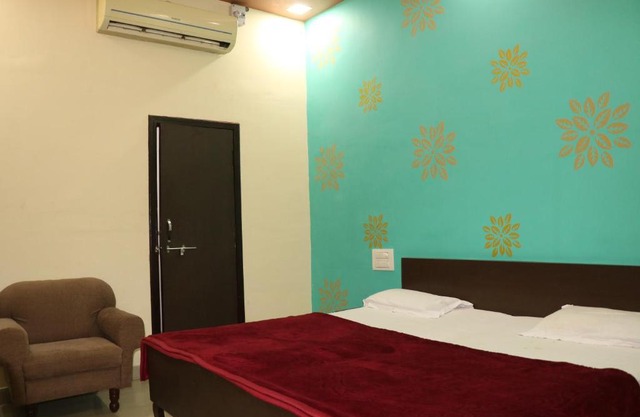 Hotel Ganesh & Restaurant