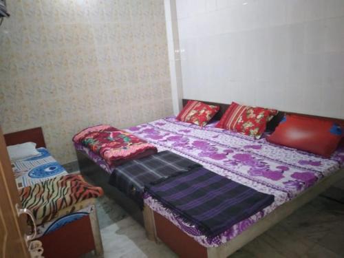 Hotel Gayatri Guest House Haridwar - Perfect Location And Comfortable Room